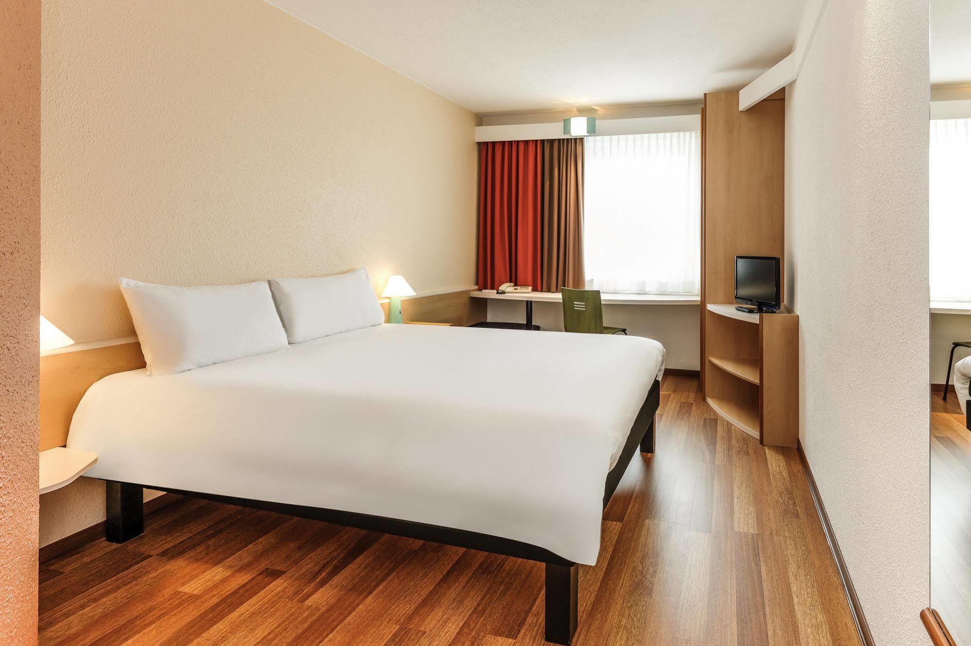 Ibis Hotel Munchen Messe Feldkirchen  Bagian luar foto